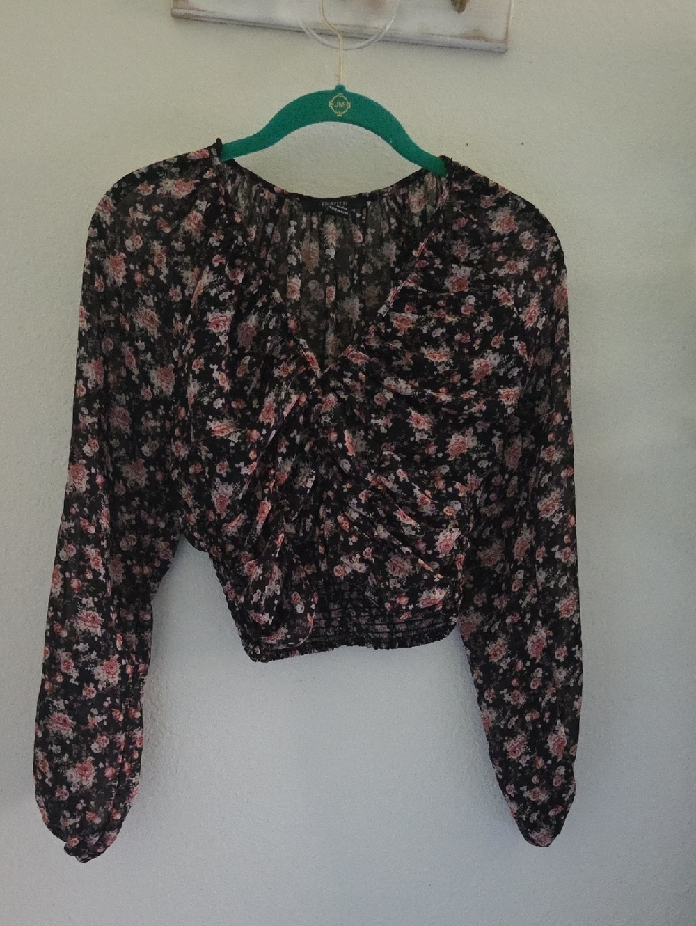 Forever 21 Black Floral Ruched Long-Sleeve Crop Top
